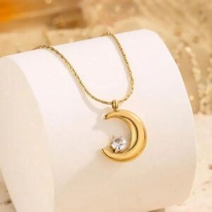 Crescent Moon Necklace M1325